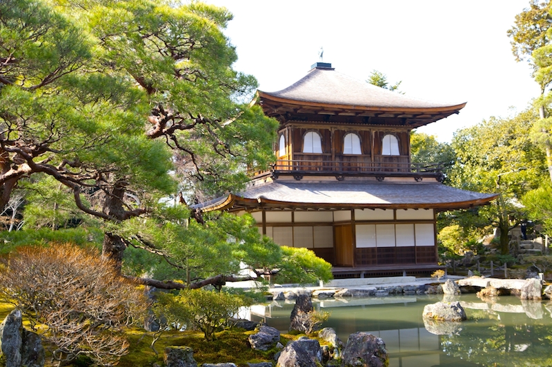 代表京都的世界文化遺產「銀閣寺（慈照寺）」！感受映照於出色的庭園與池塘的國寶銀閣美感吧！