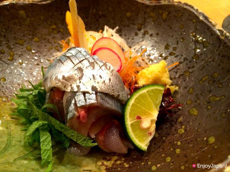 在京都「先斗町河童壽司」中享受江戶壽司的美味。除了美味的壽司外，一邊感受壽司師傅的貼心一邊享受美味壽司的魅力是？