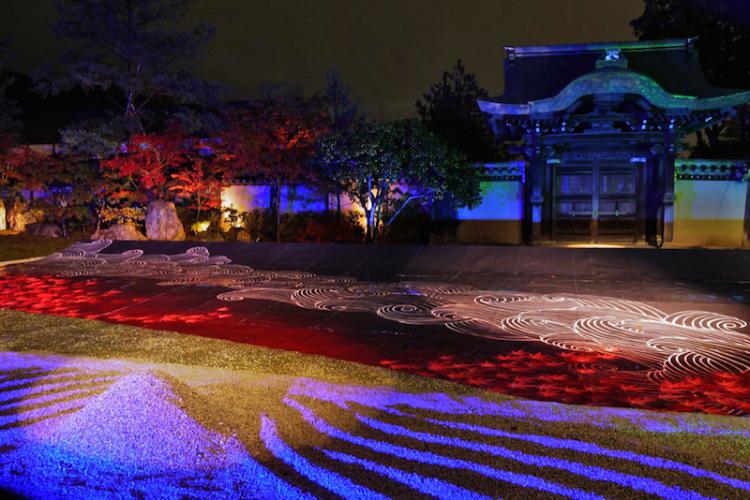 代表京都的人氣觀光景點「高臺寺」！一起來欣賞夜間特別參觀時春天枝垂櫻和秋天紅葉的美奐絕倫！