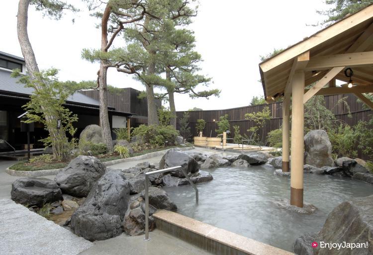 名為「美人湯」的溫泉在山林環繞的露天浴池受歡迎的秘密！溫泉一日遊的「上方溫泉一休 京都總館」