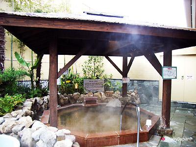 天然溫泉浪花之湯的露天溫泉直接引入源泉水的溫泉