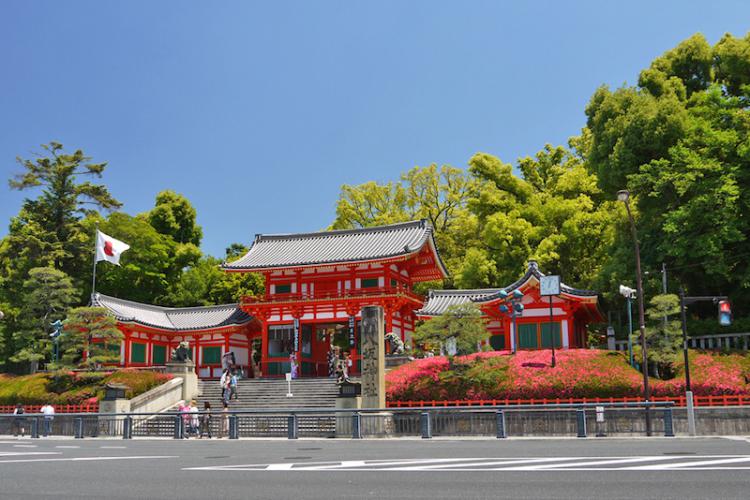 京都祗園景點「八坂神社」！美麗之神·祛病之神·結緣之神等等，快來擁有多種神靈、祭拜者超多的人氣觀光勝地參拜吧！