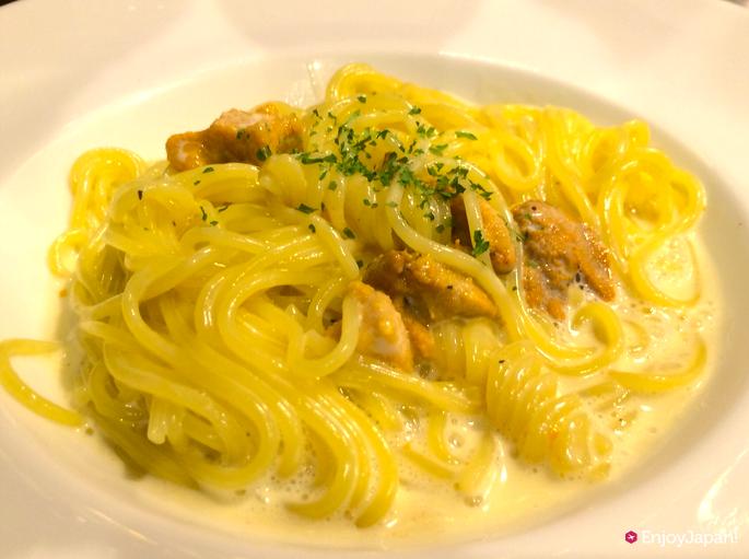 神戶元町的隱藏美食店家「番茄座(TOMATOZA)」！義大利麵名店的生海膽奶油醬義大利麵在午餐與晚餐都大受歡迎！