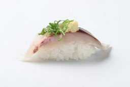 市場壽司的竹莢魚